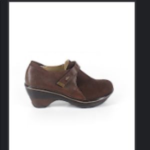BNWOB - JBU by Jambu Brown Clog Booties